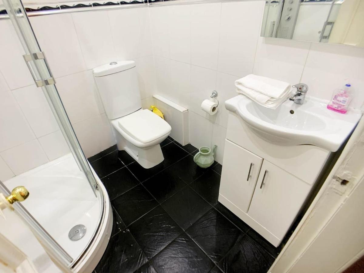 Large Glasgow South Family Home - Free Parking Luaran gambar