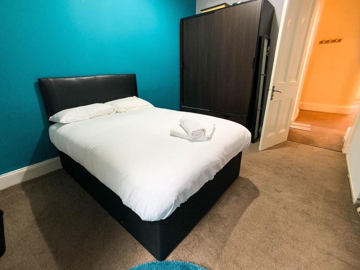 Large Glasgow South Family Home - Free Parking Luaran gambar