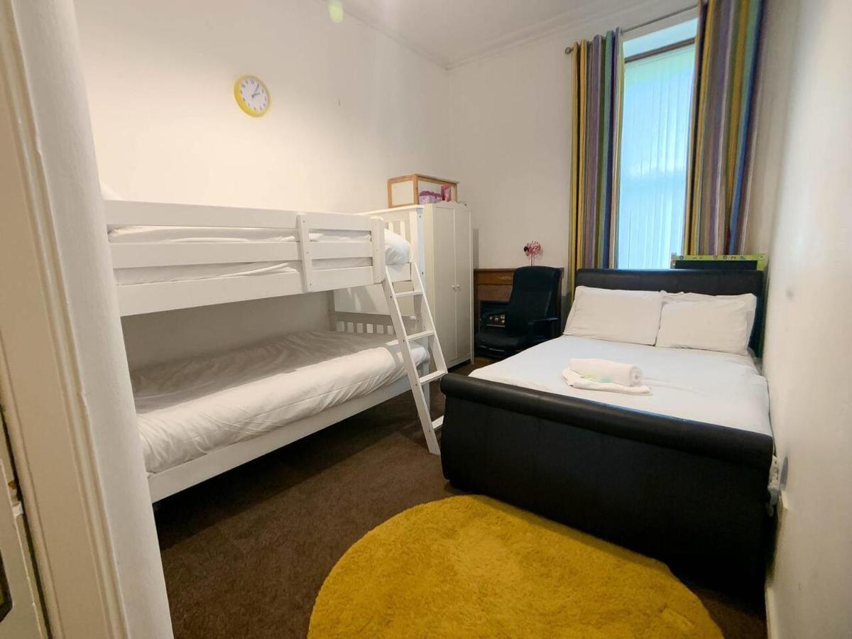 Large Glasgow South Family Home - Free Parking Luaran gambar