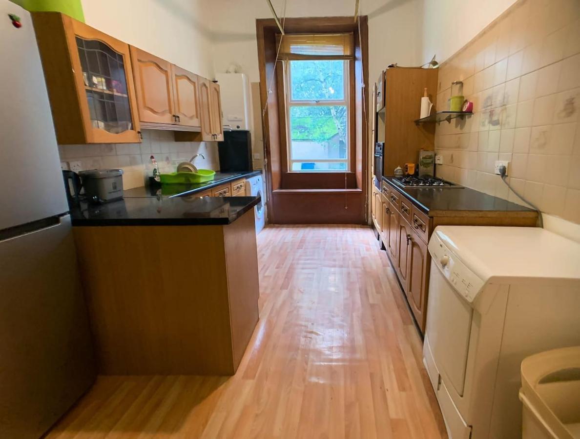 Large Glasgow South Family Home - Free Parking Luaran gambar